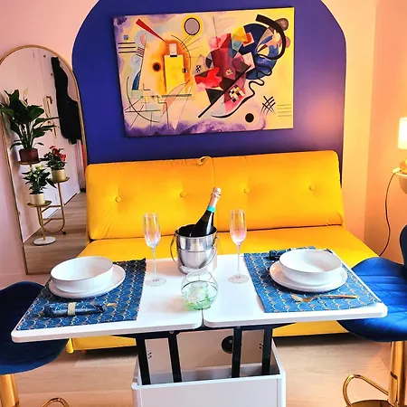 Apartment Golden Art *